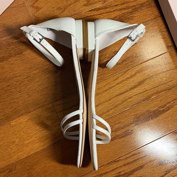 JUSTFAB Amymda Size 11 white flat sandals. NEW - Picture 4 of 9